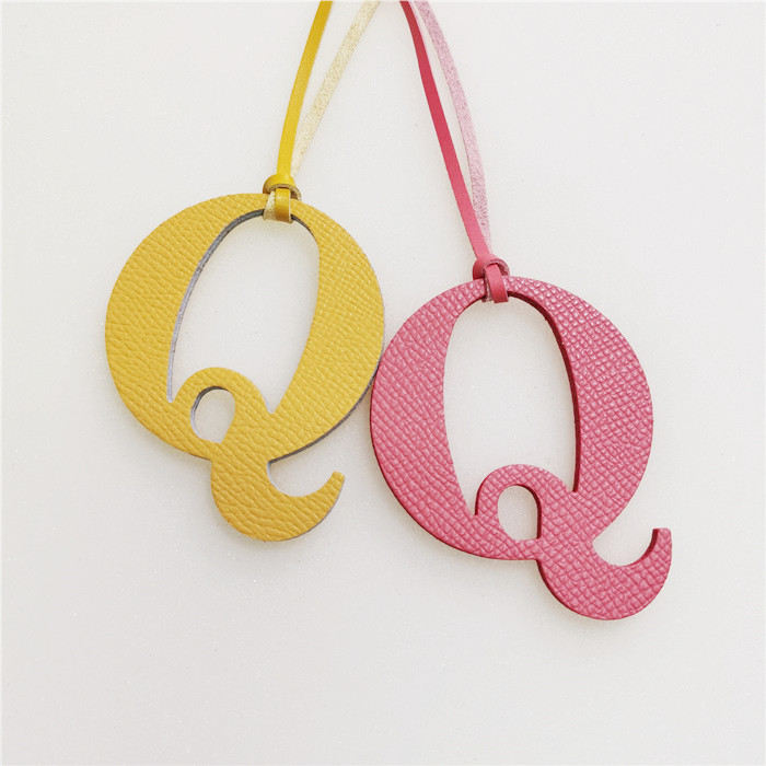 Women Accessories Name In English - 영어 편지 Q 알파벳 쇠가죽 채찍으로