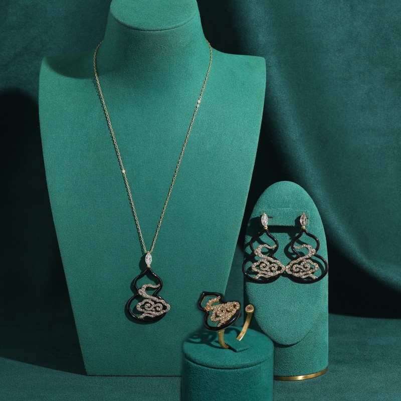 Women'S Accessories Trends 2026 - 빈티지 할로우 칼라바쉬 블랙 목걸이 반지