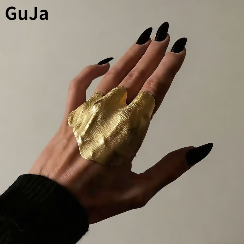 Women'S Accessories Trends 2026 - 유럽과 미국의 디자인 감각을 담은 불규칙적이고