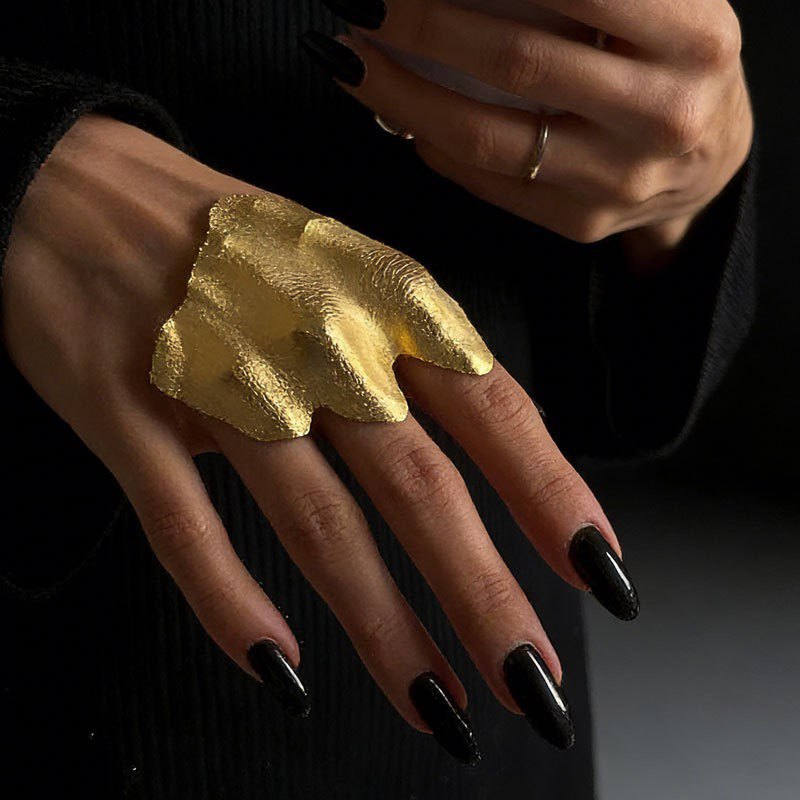 유럽과 미국의 디자인 감각을 담은 불규칙적이고 과장된  - Women'S Accessories Trends 2026 리뷰 및 가격